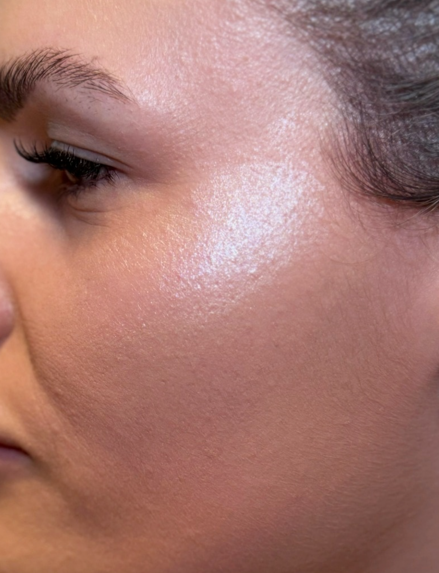 Dewy Liquid Highlighter "Diamond Rain"